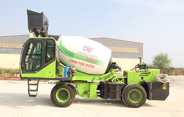<b>自動(dòng)上料的混凝土攪拌車(chē)的新城建設(shè)</b>